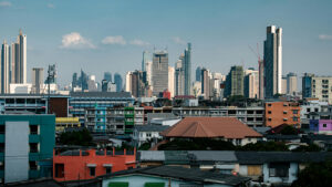 กรุงเทพเมืองที่ค่าเช่าบ้านแพง แต่ รายได้ คนเมืองหลวงเฉลี่ยถูกจัด ควักจ่ายค่าที่อยู่อาศัยเกือบ 80% ของรายได้ ตะลึงรายได้สุทธิของ คนไทย หลังหักค่าเช่าที่อยู่อาศัยตกอยู่กลุ่มต่ำสุดของโลก