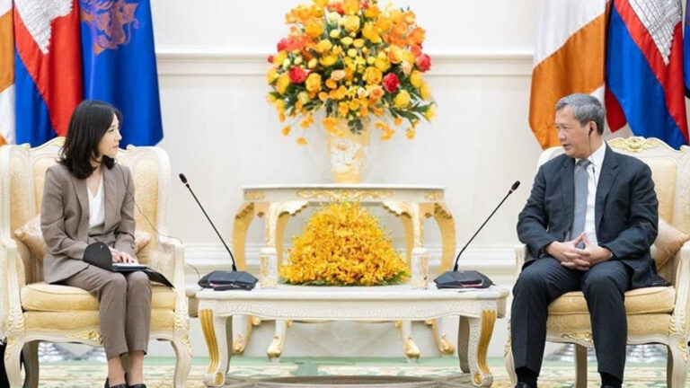 รัฐบาล กัมพูชา ส่งตัวชาว เกาหลีใต้ จำนวน 59 จาก 61 คน ที่เกี่ยวข้องกับแก๊งสแกมเมอร์ในกัมพูชา กลับสู่เกาหลีใต้ หลังจากเช้าวันนี้ รมช.ต่างประเทศพบฮุน มาเนต ที่กัมพูชา