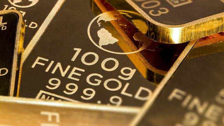 ตลาดทองคำโลก ปิดต่ำสุดในเกือบ 2 สัปดาห์ หลุด 4,100 ดอลลลาร์ ลงจอด 4,054 ดอลลาร์ ร่วงแรงอีกกว่า 60 ดอลลาร์ รวมดำดิ่ง 2 วันติดกันเกือบ 300 ดอลลาร์ เกือบ 7% ดอลลาร์สหรัฐแข็งค่าในรอบ 1 สัปดาห์ ตึงเครียดสงครามการค้าสหรัฐกับจีนจ่อผ่อนคลาย