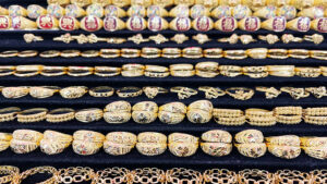 ทองคำ ในไทยปิดตลาดวูบลง -300 บาท กดทองแท่งขาย 61,250 บาท รูปพรรณ 62,050 บาท