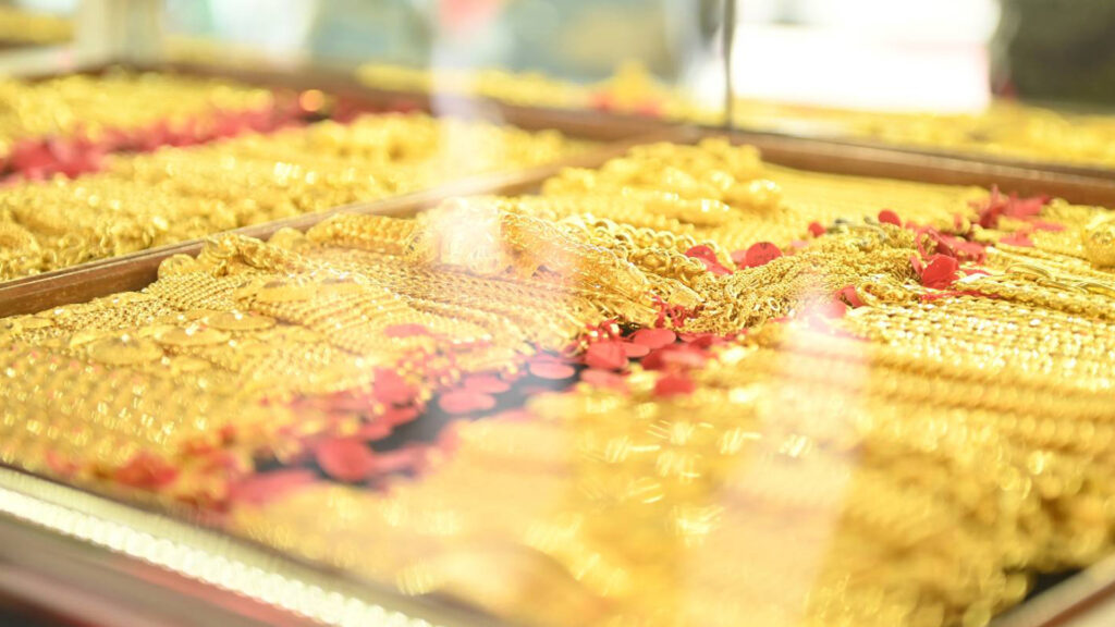ทองคำไทย ถึงเที่ยงตรงพุ่ง +600 ทองแท่งแตะ 61,100 รูปพรรณถึง 61,900 สูงสุดระหว่างวันเป็นประวัติศาสตร์ใหม่ ต้นปีนี้มาถึงราคาเปิดทองคำไทยทะยาน 18,700 หรือกว่า 44%