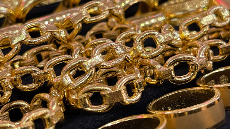 ที่สุด ทองไทย จบวันหยุด 23 ต.ค.ปรับราคา 54 รอบใน 1 วันที่มากที่สุดในปี 68 สุทธิขึ้น +450 ทองแท่ง 63,950 รูปพรรณ 64,750 ราคาปิดต่ำสุดใน 10 วัน ยังห่างอีก 3,250 บาทจะเท่าราคานิวไฮ