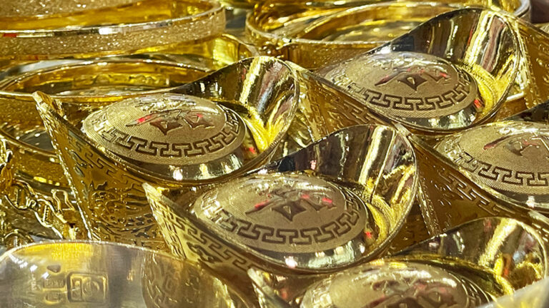 หมีตะปบทุบตลาด ทองไทย ราคารับซื้อทองแท่งหลุด 60,000 บาทเป็นครั้งแรกในรอบ 23 วัน ลงแตะ 59,900 บาท ดิ่งห่าง -7,200 บาท (-10.71%) จากราคานิวไฮ