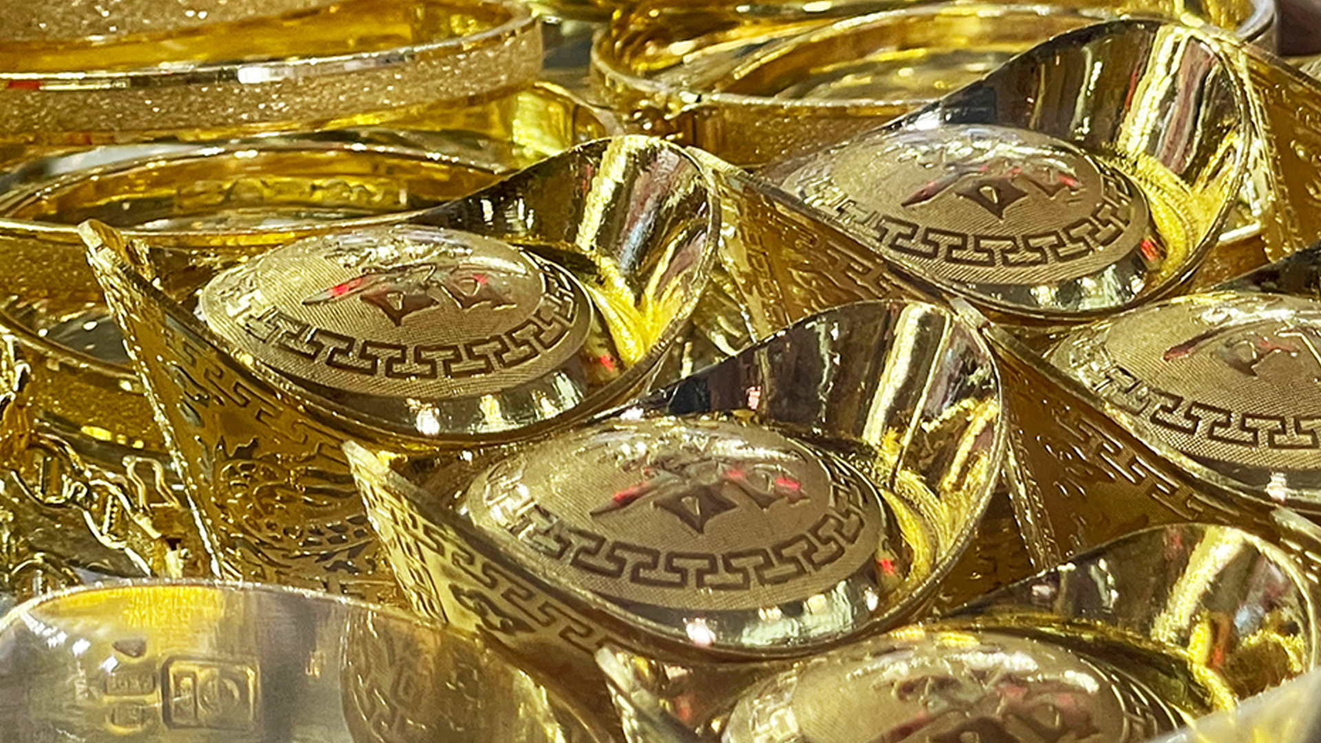 หมีตะปบทุบตลาด ทองไทย ราคารับซื้อทองแท่งหลุด 60,000 บาทเป็นครั้งแรกในรอบ 23 วัน ลงแตะ 59,900 บาท ดิ่งห่าง -7,200 บาท (-10.71%) จากราคานิวไฮ