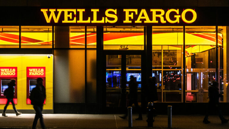 ธนาคารเวลล์ส ฟาร์โก ขึ้นราคาคาดการณ์ทองคำโลกอีก 600 ดอลลาร์จากคาดการณ์เดิม ชี้สิ้นปี 2026 มองสูงสุดแตะ 4,700 ดอลลาร์ เปิด 2 ปัจจัยดันตลาดทองคำไปต่อ