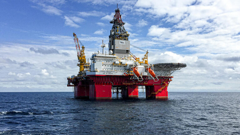 ราคาน้ำมันดิบโลก ในยุโรปพุ่งเฉียด 4 ดอลลาร์ ขึ้นแรงกว่า 5% ดอลลาร์ ทะยานเฉียด 66 ดอลลาร์ กลุ่มอียูแถลงคว่ำบาตรพลังงานชุดที่ 19 กับรัสเซีย หลังจากปธน.ทรัมป์คว่ำบาตร 2 บริษัทน้ำมันดิบใหญ่สุดในรัสเซีย ขายน้ำมันดิบไปหนุนเงินทำสงครามกับยูเครน รัสเซียปฏิเสธหยุดยิง พ่วงฝึกซ้อมอาวุธนิวเคลียร์