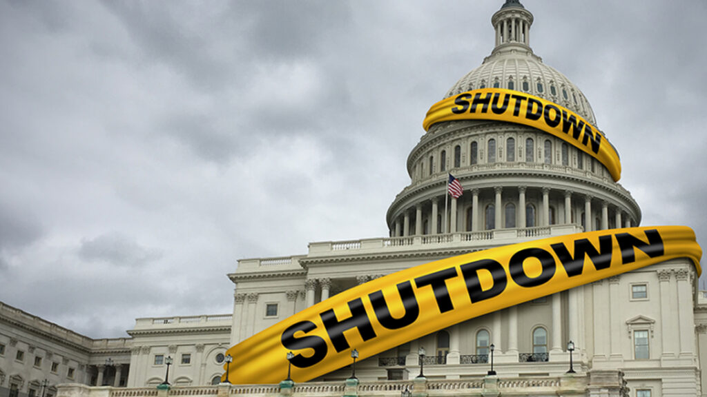 รัฐบาลสหรัฐ เข้าภาวะหยุดทำงาน งดให้บริการงานสาธารณะ หรือ Goverment Shutdown ครั้งแรกในรอบ 7 ปี เจ้าหน้าที่ราชการถูกปลด 175,000 คน