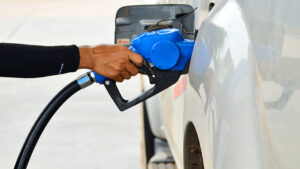 รัฐมนตรีพลังงาน รับปากตรึงราคา น้ำมันดีเซล 32 บาท/ลิตร แม้น้ำมันโลกพุ่งหลังสหรัฐฯ คว่ำบาตรรัสเซีย ชี้ ไม่เกี่ยวข้องกับประเทศไทยโดยตรง