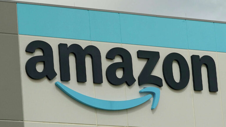 ยักษ์อีคอมเมิร์ซระดับโลก อเมซอน อินคอร์ปเรชั่น หั่นพนักงานประจำระดับสำนักงานครั้งใหญ่ในรอบ 2 ปี ปลด 14,000 พนักงานฝ่ายบุคคล โลจิสติกส์ เกมออนไลน์ ยันบริษัทชื่อดัง อเมซอน เว็ป เซอร์วิส(AWS) ตกงานอ่วม