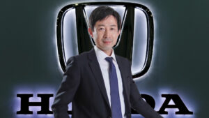 ค่ายรถ ฮอนด้า ประเทศไทย เปิดสูตรเด็ดสู้ศึกรถอีวีจีน ลั่นรอไม่นานหรือใน 5 ปี ดันยอดขาย 1 แสนคันจ่อขึ้นเบอร์ 1 ตลาดรถยนต์นั่งในไทยปี 2030 ซีอีโอฮอนด้า โคจิ อิวานามิ ย้ำออปชั่นพรึบ ปีหน้า 69 เปิดรถใหม่เข้าไทย 3 ปีเปลี่ยนโมเดล