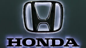 ค่ายรถ ฮอนด้า ประเทศไทย เปิดสูตรเด็ดสู้ศึกรถอีวีจีน ลั่นรอไม่นานหรือใน 5 ปี ดันยอดขาย 1 แสนคันจ่อขึ้นเบอร์ 1 ตลาดรถยนต์นั่งในไทยปี 2030 ซีอีโอฮอนด้า โคจิ อิวานามิ ย้ำออปชั่นพรึบ ปีหน้า 69 เปิดรถใหม่เข้าไทย 3 ปีเปลี่ยนโมเดล