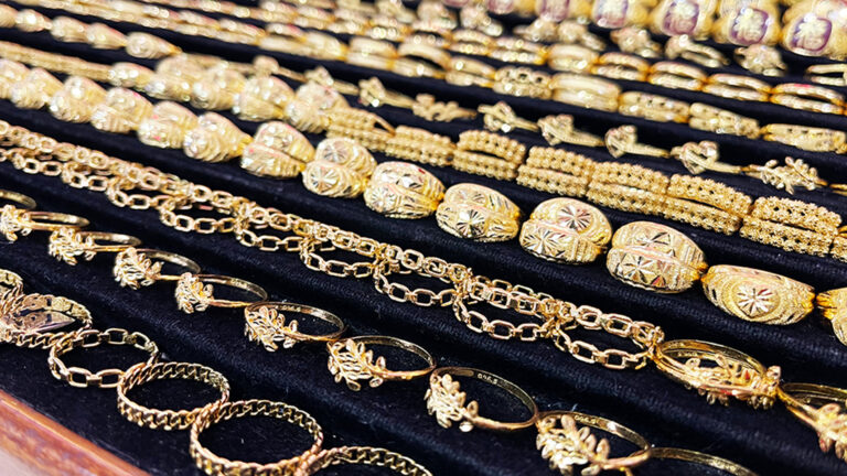 10 เดือน 10 เปิดตลาด ทองไทย ดิ่ง -600 แท่ง 61,700 รูปพรรณ 62,500 ราคาต่ำสุดใน 2 วัน ต้นปีถึงราคาเปิดวันนี้ทองทะยาน 19,300 หรือ +45.5%