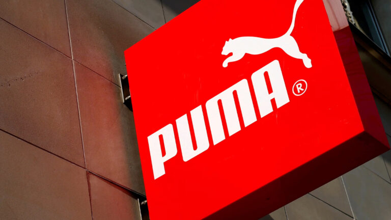 แบรนด์รองเท้ากีฬา พูม่า จัดโปรลดราคามากเกิน ต้นทุนพุ่งสูงเกินจะแบก ปลดพนักงาน ครั้งใหญ่ 900 คน รวมปลด 2 รอบในปีเดียวกว่า 1,400 คน