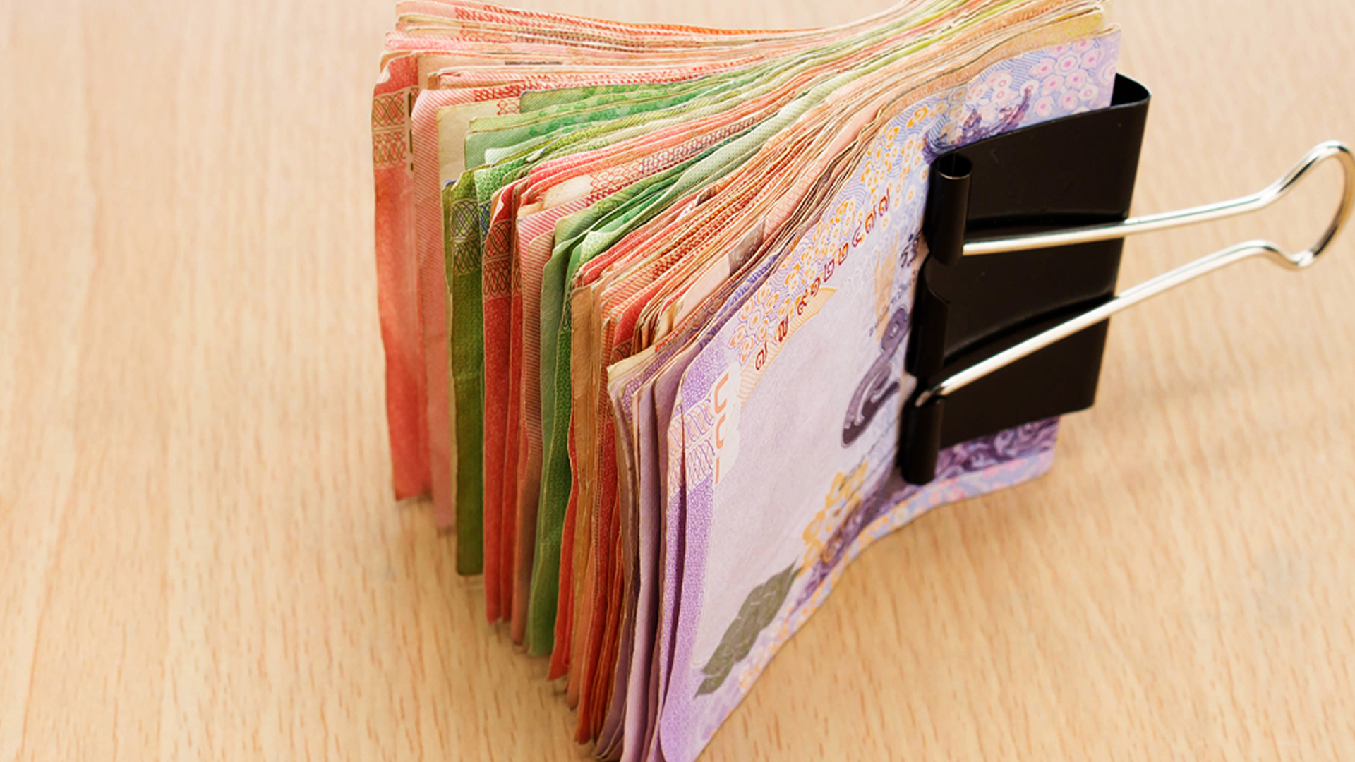 คำโลกสวย เกษียณ สุข คนไทยถึง 65 ปี รายได้ เฉลี่ยของครัวเรือนมีแค่เดือนละ 10,600 เลยเกษียณยังต้องออมเงินเพื่อ 3 อย่าง เบี้ยยังชีพเอาไม่อยู่ ออมส่งต่อช่วยลูกหลาน ช่องทางลงทุนน้อยเกินของคนเกษียณ