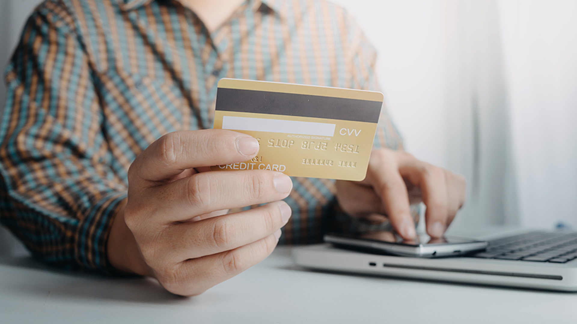 คนไทยปิด บัตรเครดิต มากกว่าเปิดบัตรใหม่ ยอดบัตรใหม่ สินเชื่อใหม่ สินเชื่อคงค้างติดลบหมด คนขาดความเชื่อมั่น ลดก่อหนี้ไม่จำเป็น