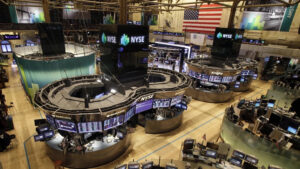 ตลาดหุ้นสหรัฐ ดิ่งสวนทาง ดัชนีหุ้นดาวโจนส์ร่วงแรงกว่า 300 จุด ปิดหลุดใกล้หลุด 47,000 จุด นักลงทุนหวั่นลดดอกเบี้ยสหรัฐไม่ชัดเจนในธันวาคม