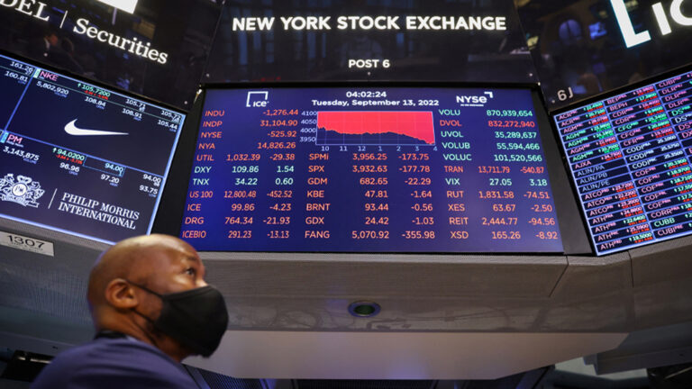 ตลาดหุ้นสหรัฐ ดำดิ่งไม่หยุด ดัชนีหุ้นดาวโจนส์ร่วงแรงกว่า 550 จุด ปิดหลุด 47,000 จุด นักลงทุนหวั่นลดดอกเบี้ยสหรัฐไม่ชัดเจนในธันวาคม