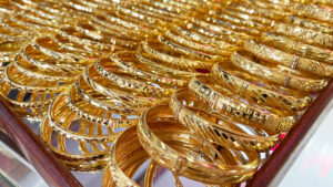 ทองคำ ในไทยปิดจบวัน ร่วงลง -400 บาท ทองแท่งขาย 61,050 บาท รูปพรรณ 61,850 บาท ทิ้งช่วงทำนิวไฮต่อเนื่อง