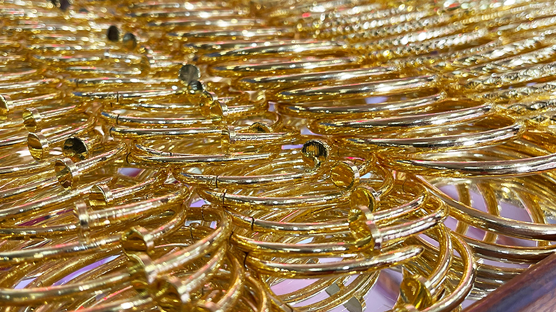 ทองคำ ในไทยปิดสิ้นวันปรับพุ่งขึ้น +600 บาท หนุนทองแท่งขาย 63,200 บาท รูปพรรณแตะ 64,000 บาท