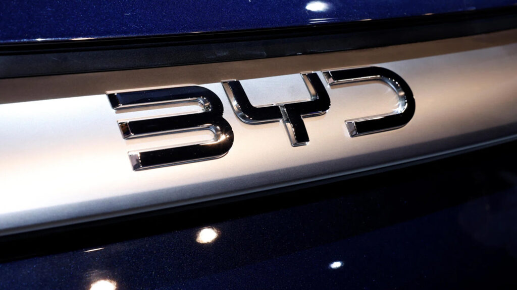 นักลงทุนทิ้ง หุ้นบีวายดี ร่วงต่ำสุดใน 9 เดือน ราคาดำดิ่งมากกว่า -36% จากสถิติราคาปิดสูงสุดเป็นประวัติศาสตร์เมื่อพฤษภาคมปีนี้ ยอดขายรถบีวายดีในจีนร่วง 2 เดือนติด ยอดขายบีวายดีในตุลาคมร่วง -12% ตกอันดับ 1 ผู้นำตลาดในจีนให้เอสเอไอซี มอเตอร์