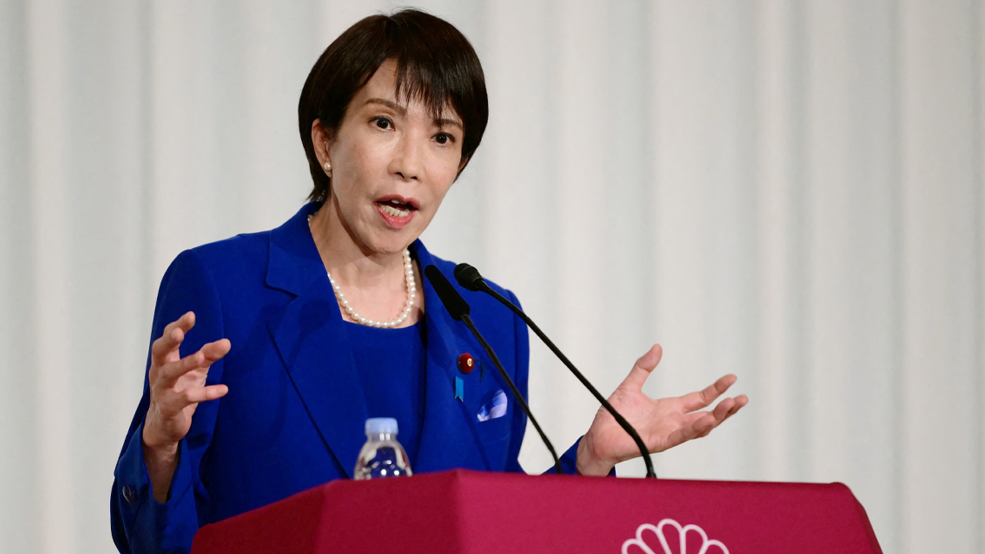 นายกฯ หญิง ญี่ปุ่นอัดงบกว่า 4 ล้านล้านบาทกระตุ้น เศรษฐกิจญี่ปุ่น ลดภาษี หนุนค่าไฟ-น้ำมัน แจกเงินสดให้เด็ก เพิ่มงบกลาโหม มั่นใจดันจีดีพีโตปีละ 1.4% นาน 3 ปีติด