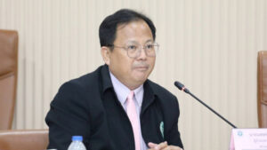 พ.ร.บ. ควบคุมเครื่องดื่มแอลกอฮอล์ ฉบับใหม่ ห้ามลูกค้านั่งดื่ม ร้านห้ามขายเหล้า-เบียร์ นอกเวลาอนุญาต ผู้ประกอบการจ่อรวมตัวร้องนายกฯ ขอความชัดเจน สวนทางดันท่องเที่ยว