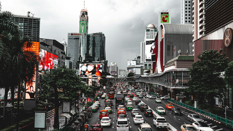 ยูโอบี เปิดผลสำรวจ ความเชื่อมั่นผู้บริโภค ในอาเซียน ปี 68 พบคนไทยกังวลค่าครองชีพสูงขึ้น เชื่อมั่นเศรษฐกิจเพิ่ม แต่ไม่ประมาท สุขภาพ คุณภาพชีวิต และการศึกษา มีผลต่อพฤติกรรมใช้จ่ายยุคใหม่