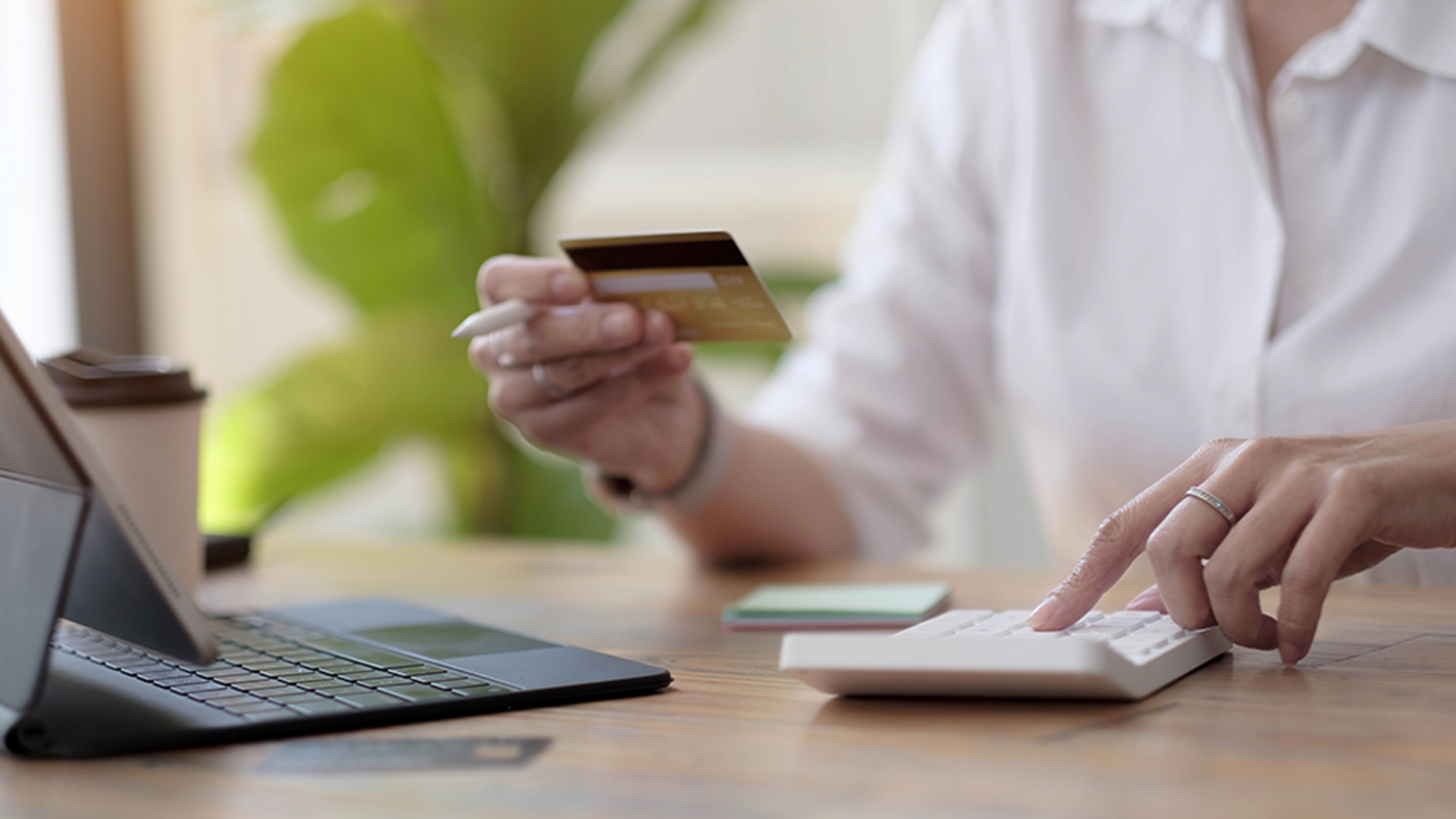 ปิดหนี้ไว ไปต่อได้ มีลุ้นช่วยลูกหนี้กว่า 5-8 แสนราย วิจัยกสิกรไทย คาดแก้หนี้รวมได้กว่า 50,000 ล้านบาท ลดหนี้เสียรายย่อยลงได้สูงสุด 2% แต่แก้หนี้ครัวเรือนภาพรวมได้ไม่มาก