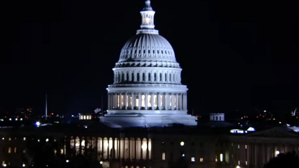 วุฒิสมาชิกพรรคเดโมแครตแหกกฎพรรค ยกมือหนุนวุฒิสมาชิกพรรครีพลับลิกัน 60-40 เสียงปิดดีลผ่านกฎหมายล่วงหน้า เร่งปลดล๊อกภาวะ รัฐบาลสหรัฐชัตดาวน์ มา 40 วันนานครั้งประวัติศาสตร์