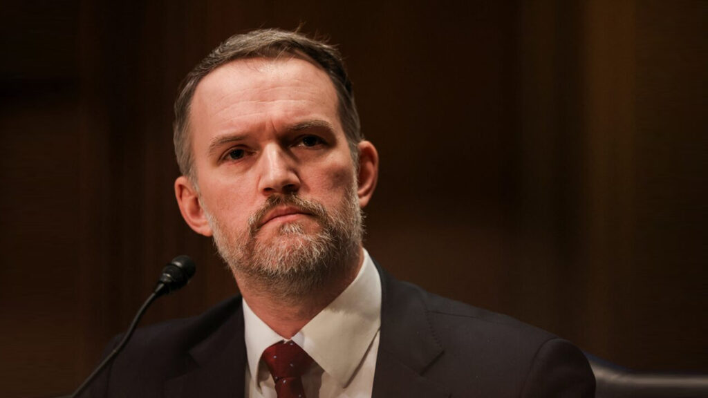 สหรัฐ ปิดดีลภาษีลงตัวกับ สวิสเซอร์แลนด์ ลดภาษี 24% จากประเทศพัฒนาแล้วที่โดนภาษีมากที่สุดที่ 39% เหลือ 15% สวิสยอมลงทุน 6.5 ล้านล้านในสหรัฐ เริ่มลงทุนปีหน้า 2.28 ล้านล้านบาท