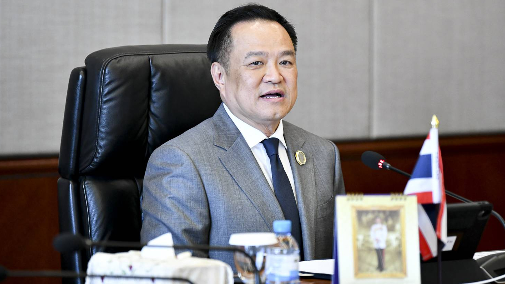 "อนุทิน" ย้ำ คนละครึ่งพลัส เฟส 2 มาแน่นอน เดินหน้าเร่งให้ทันเดือน ธ.ค. นี้ หวังช่วยกระตุ้นเศรษฐกิจต่อเนื่อง ยันกำหนดแผไทม์ไลน์เดิม ครบ 4 เดือนต้องยุบสภา