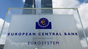 จีน เปลี่ยนเป้าหมายเทของถูกต่ำทุนเข้า ยุโรป แบงก์ชาติยุโรปเผยจีนดั้มสินค้าถูกตั้งแต่ก่อนสงครามภาษีสหรัฐจะเริ่มต้น เศรษฐกิจภายในประเทศจีนตกต่ำยาว ดันกำลังการผลิตส่วนเกินล้นตลาด