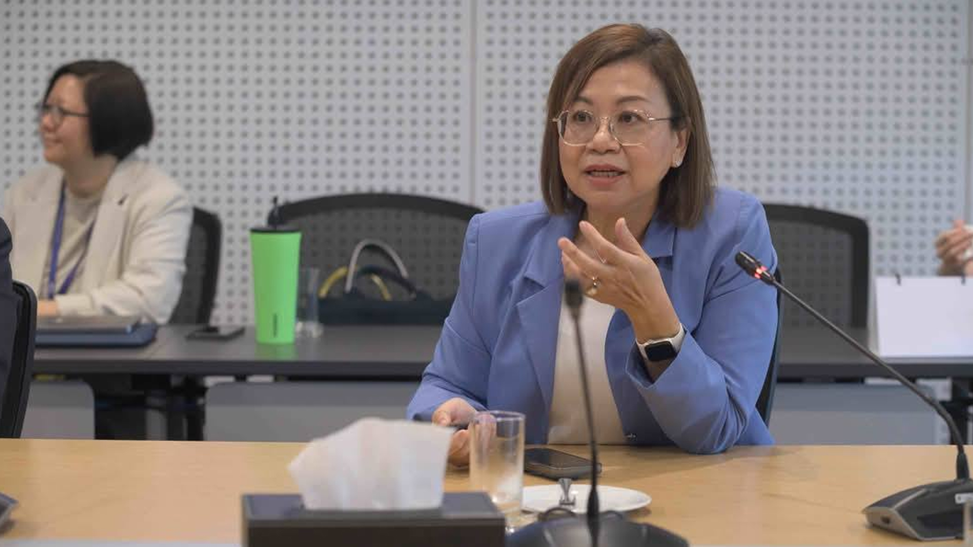 3 เทรนด์ ใหญ่ที่ ตลาดแรงงาน ในอนาคตต้องการ วิทยาลัยนานาชาติมหิดลชี้นายจ้างเน้นเก่งสื่อสารภาษาอังกฤษสูงสุด คนเข้าใจและใช้เอไอ เครื่องมือดิจิทัลเป็น แถม 75% เทความพร้อมทำงานจริงในปีแรกมาก่อนเกรดเลิศ ห่วงเด็กจบใหม่ใหม่มีอารมณ์เหวี่ยง จัดการอารมณ์ยันสื่อสารในสถานการณ์กดดันสูง เปิด 5 สายอาชีพดาวรุ่งในอนาคต