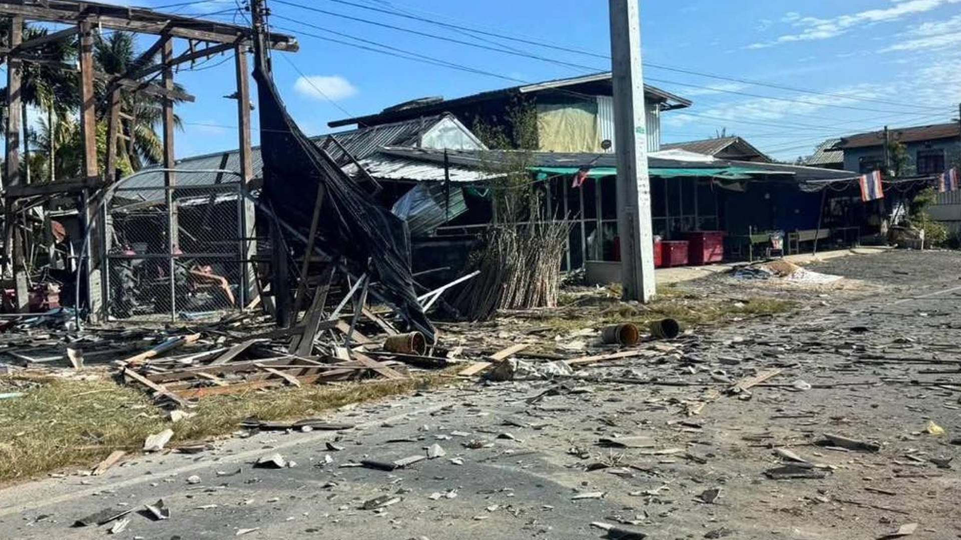 ทัพบก ประณามกัมพูชา ยิงจรวด BM-21 ตกพื้นที่พลเรือน อ.กันทรลักษ์ จ.ศรีสะเกษ ประชาชนบาดเจ็บ 4 ราย ในนี้มีสาหัส 2 ราย