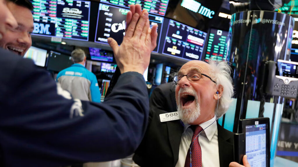 ตลาดหุ้น สหรัฐ ปิดคึกคัก ดัชนีหุ้นดาวโจนส์พุ่งกว่า 100 จุด ลุ้นสัปดาห์หน้า แบงก์ชาติสหรัฐลดดอกเบี้ยส่งท้ายปีนี้