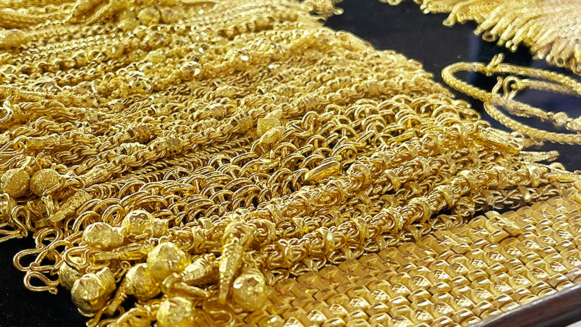 ราคา ทองคำ ในไทยเช้าวันนี้พุ่งขึ้นแรง 450 บาท ทองแท่งขาย 64,950 บาท รูปพรรณ 65,750 บาท