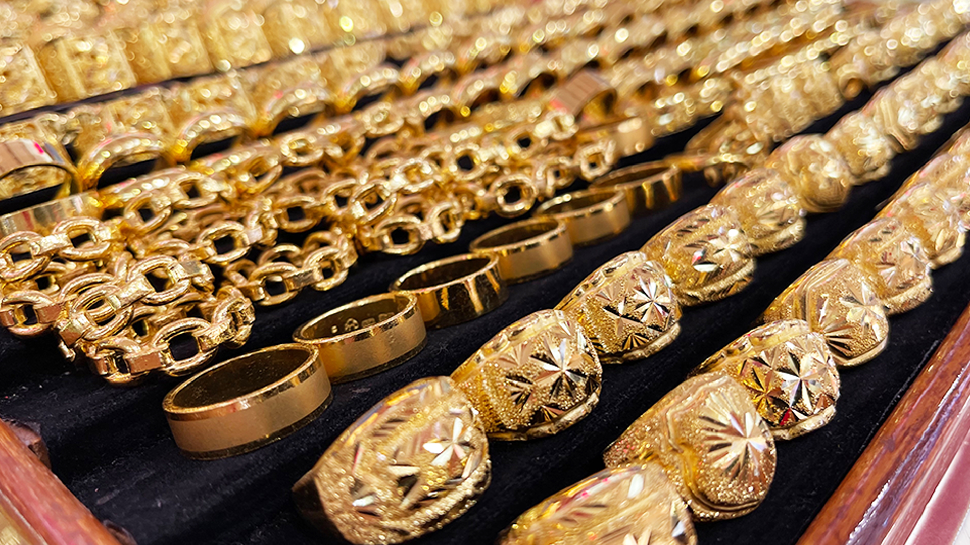 ทองคำ ใน ไทย ปิดจบวันดิ่ง -850 บาท กดทองแท่งขาย 63,350 บาท รูปพรรณ 64,350 บาท ราคาผันผวน