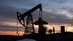 น้ำมันดิบโลก ร่วงอีกกว่า 1% ปิดเหลือกว่า 58 ดอลลาร์ อิรักฟื้นผลิตน้ำมันดิบมากราว 0.5% ของปริมาณน้ำมันดิบในตลาด ราคาน้ำมันในไทยทรงตัววันที่ 51 ต่อเนื่อง