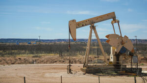 ราคา น้ำมันดิบโลก ขึ้นกว่า 1% ปิดเหนือ 60 ดอลลาร์ สถานการณ์สหรัฐปิดล้อมเรือเข้า-ออกเวเนซุเอล่า แผนสันติภาพยูเครนกับรัสเซียชัดเจนมากขึ้น ราคาน้ำมันในไทยทรงตัววันที่ 63 ต่อเนื่อง