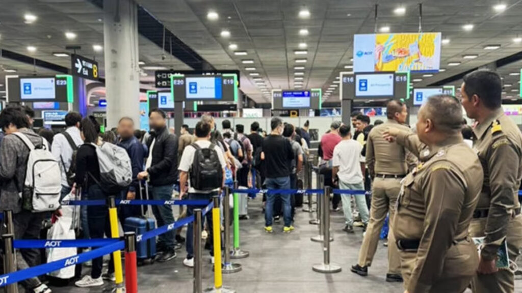 สถานทูตกัมพูชา ใน ฝรั่งเศส แนะชาวยุโรปมากัมพูชา ให้เลี่ยงต่อเครื่องที่ประเทศไทย อ้างทางการไทยจี้ถาม ตรวจหลักฐานการเงินนักท่องเที่ยวจะไปกัมพูชา