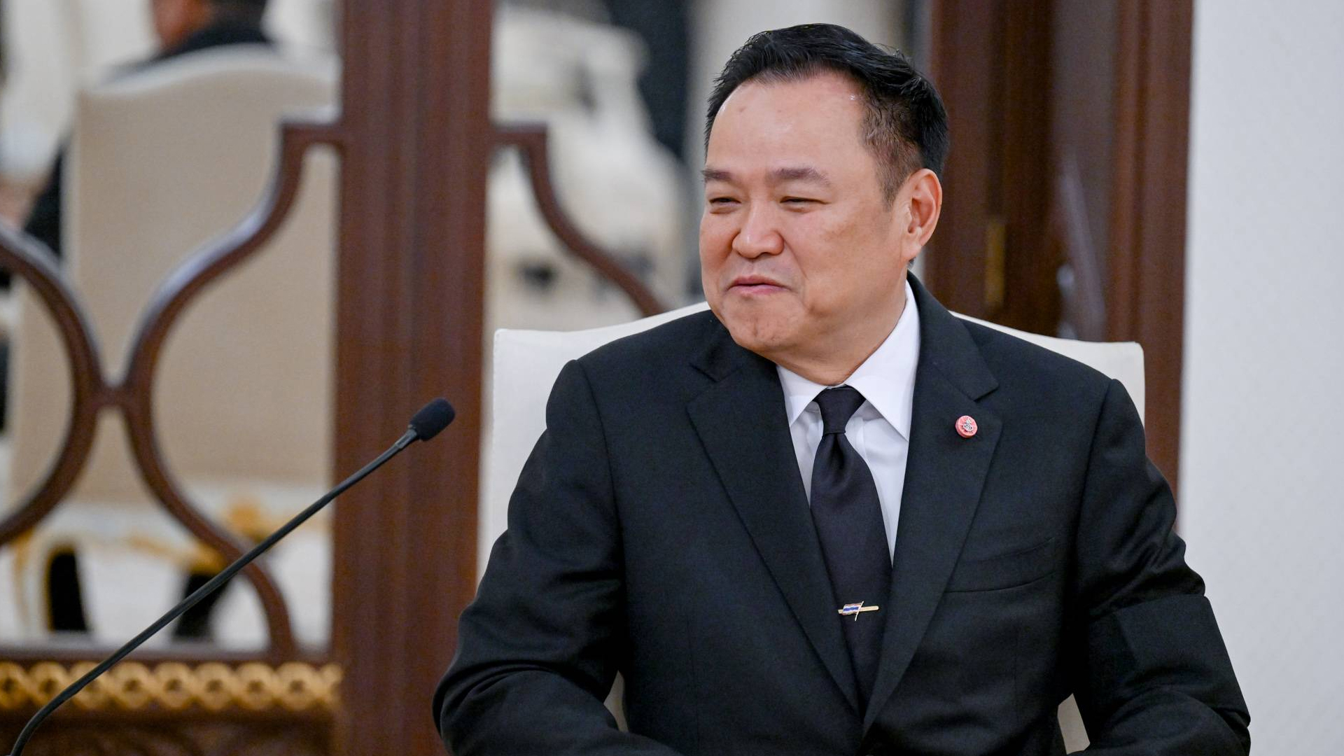 อนุทิน ชี้รัฐบาลจีนเสนอเงินช่วยเหลือไทย 20 ล้านหยวนเหมือนกัน แต่อยู่ระหว่างการตัดสินใจจะรับเงินจำนวนดังกล่าวหรือไม่ รอรมว.ต่างประเทศกลับจากจีน