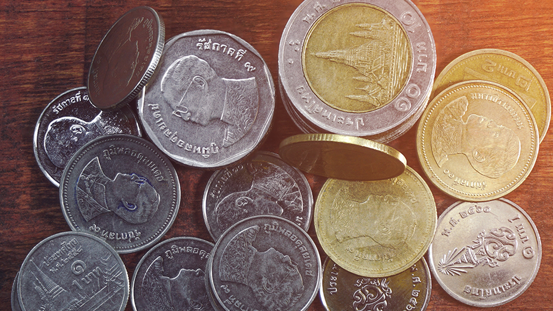 เปิดตลาด เงินบาท สุดแกร่งแข็งค่าแตะ 31.11 บาท สูงสุดในกว่า 4 ปีถึง 2 วันติดกัน ทะยานกว่า 9% จากต้นปีนี้ ดอลลาร์ร่วงต่อเนื่อง ทองคำในเอเชียพุ่งทำนิวไฮของโลก