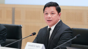 บริษัทขายทองให้บริการเทรดทองออนไลน์ทำเงินบาทแข็งค่าชัดเจน ผู้ว่า แบงก์ชาติ ชี้กลางม.ค. 69 พร้อมใช้มาตรการสุดเข้มข้นคุม 15 ร้านทองออนไลน์ ส่งสัญญาณถึงร้านทองตู้แดง หรือร้านทั่วไปเตรียมตัวถูกกำกับควบคุมในอนาคต