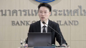 แบงก์ชาติ มองศก.ไทยปี 69-70 ซบเซาลงจากครึ่งแรกของปีนี้ ปี 69 โตแค่ 1.5% มติไม่แตกแถวกดดอกเบี้ยแบงก์ชาติยุคผู้ว่าฯวิทัยครั้งแรก ลงต่ำสุดใน 3 ปี 3 เดือน เหลือ 1.25% มีผลทันที รวมลดดอกเบี้ย 1% ในปี 68