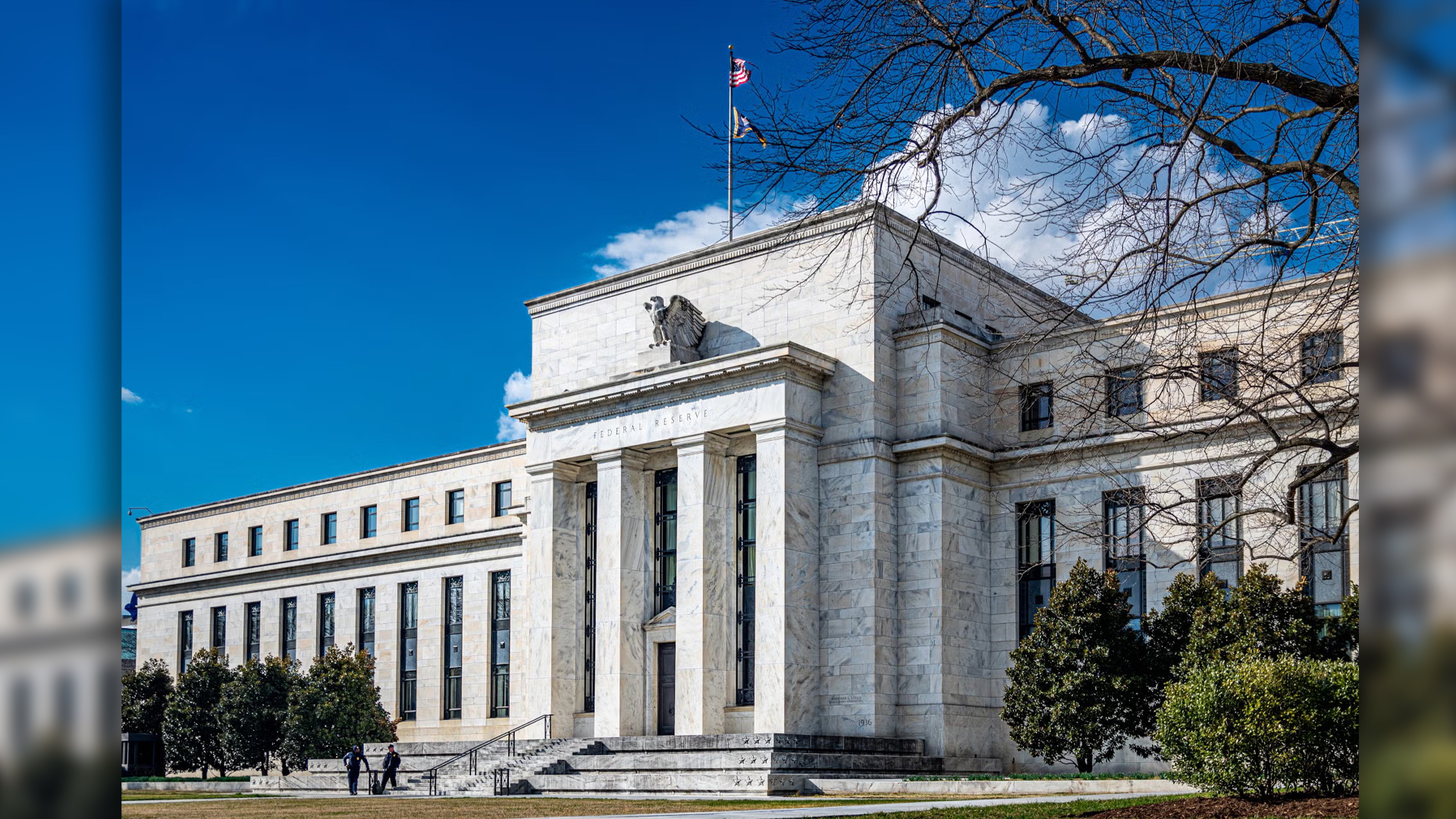 แบงก์ชาติสหรัฐ เสียงแตกในรอบ 16 ปี กัดฟันลดดอกเบี้ย 0.25% หั่นครั้งที่ 3 ติดในรอบ 12 เดือน เหลือ 3.50-3.75% ต่ำสุดในกว่า 2 ปี เฟดส่งซิกไม่ขึ้นดอกเบี้ย แถมอาจลดดอกเบี้ยครั้งเดียวในปี 2026