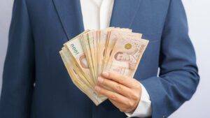 ไทย ขึ้นเงินเดือน ไม่ถึง 5% น้อยกว่าในอดีต ธุรกิจพลังงานขึ้นมากสุด 5% ค้าปลีกและเทคโนโลยีขึ้นน้อยสุด 4% โชคดียังจ่ายโบนัสเท่าปี 67 เฉลี่ย 2 เดือน พลังงานนำโด่งจ่าย 3 เดือน สะท้อนเศรษฐกิจภาพรวมไม่สดใส