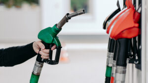 กบน. ปรับลดราคาน้ำมัน ดีเซล และเบนซินลง 50 สตางค์ต่อลิตร โดยปรับลดอัตราเงินกองทุนน้ำมันเชื้อเพลิง หวังบรรเทาภาระค่าครองชีพให้ประชาชน