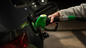 กบน .ลดอัตราเงินกองทุนน้ำมันเชื้อเพลิงดีเซล-เบนซิทุกชนิด แม้ราคาตลาดโลกปรับสูงขึ้น ช่วยตรึงราคาขายปลีกหน้าปั๊มไม่ให้ปรับขึ้น เพื่อบรรเทาภาระค่าครองชีพประชาชน 