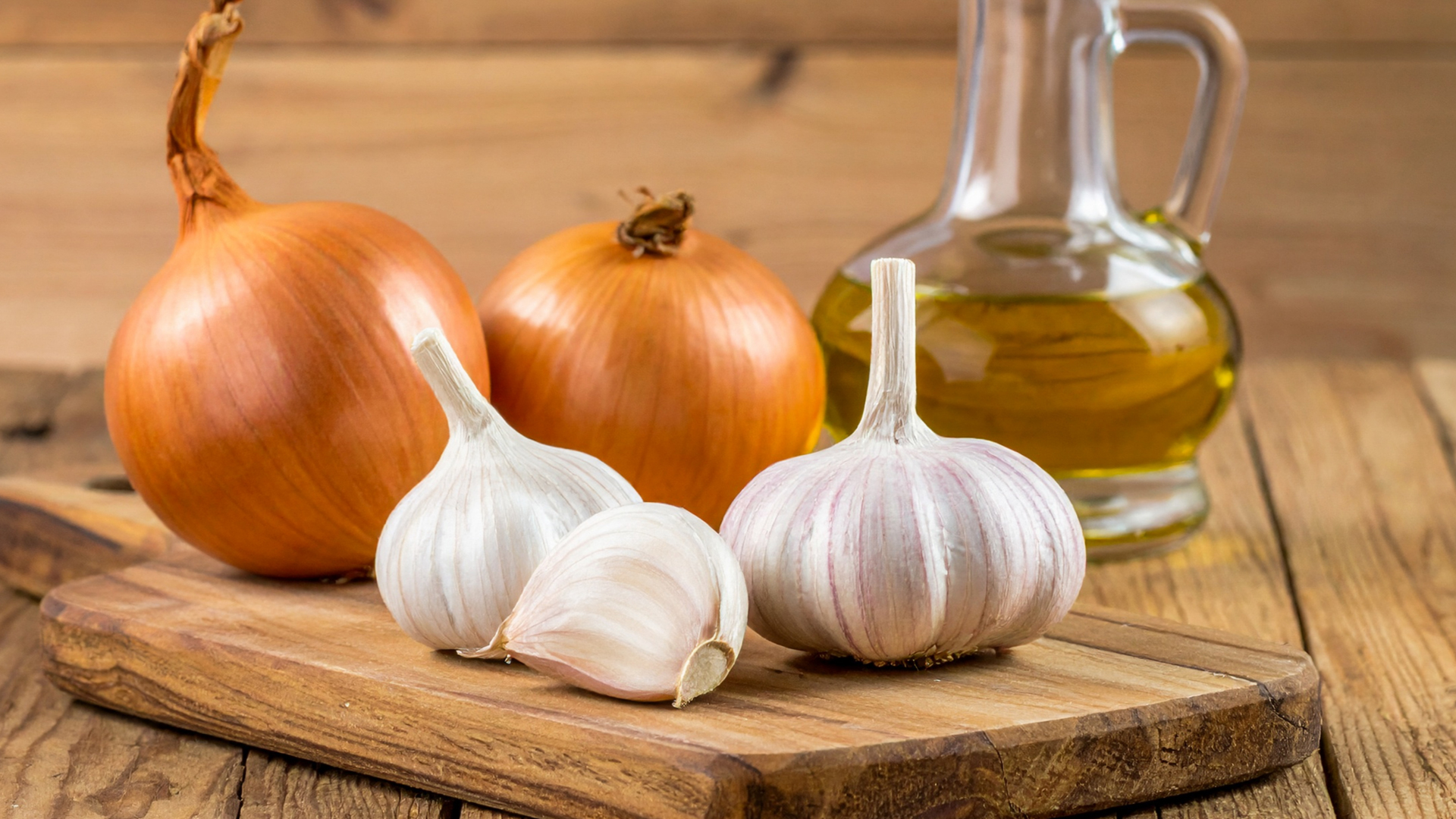 กระเทียม ยัน หอมหัวใหญ่ จากจีนตีตลาดเมืองไทยยับ นำเข้าทะลักรวมเกือบ 60,000 ตัน กดดันราคากระเทียมยันหอมหัวใหญ่ของไทยดำดิ่ง เกษตรกรไทยถอดใจ เลิกปลูก