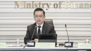 คลัง คาด เศรษฐกิจไทย ปี 2568 โต 2.2 % มาตรการกระตุ้นเศรษฐกิจ เร่งเบิกจ่ายงบรัฐ ส่งออกดีกว่าคาดหนุน ปี 69 คาดโต 2% รับผลภาษีสหรัฐ ปัจจัยฐานสูง จัดทำงบปี 70 ล่าช้า